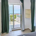 Astoria Seaside Апартаменты Нэводари